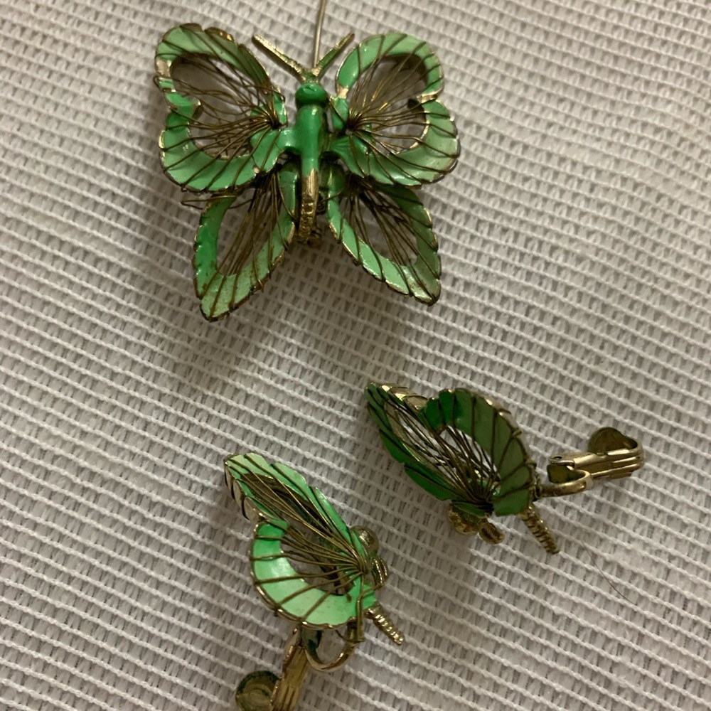 Gold butterfly set with clip on earings